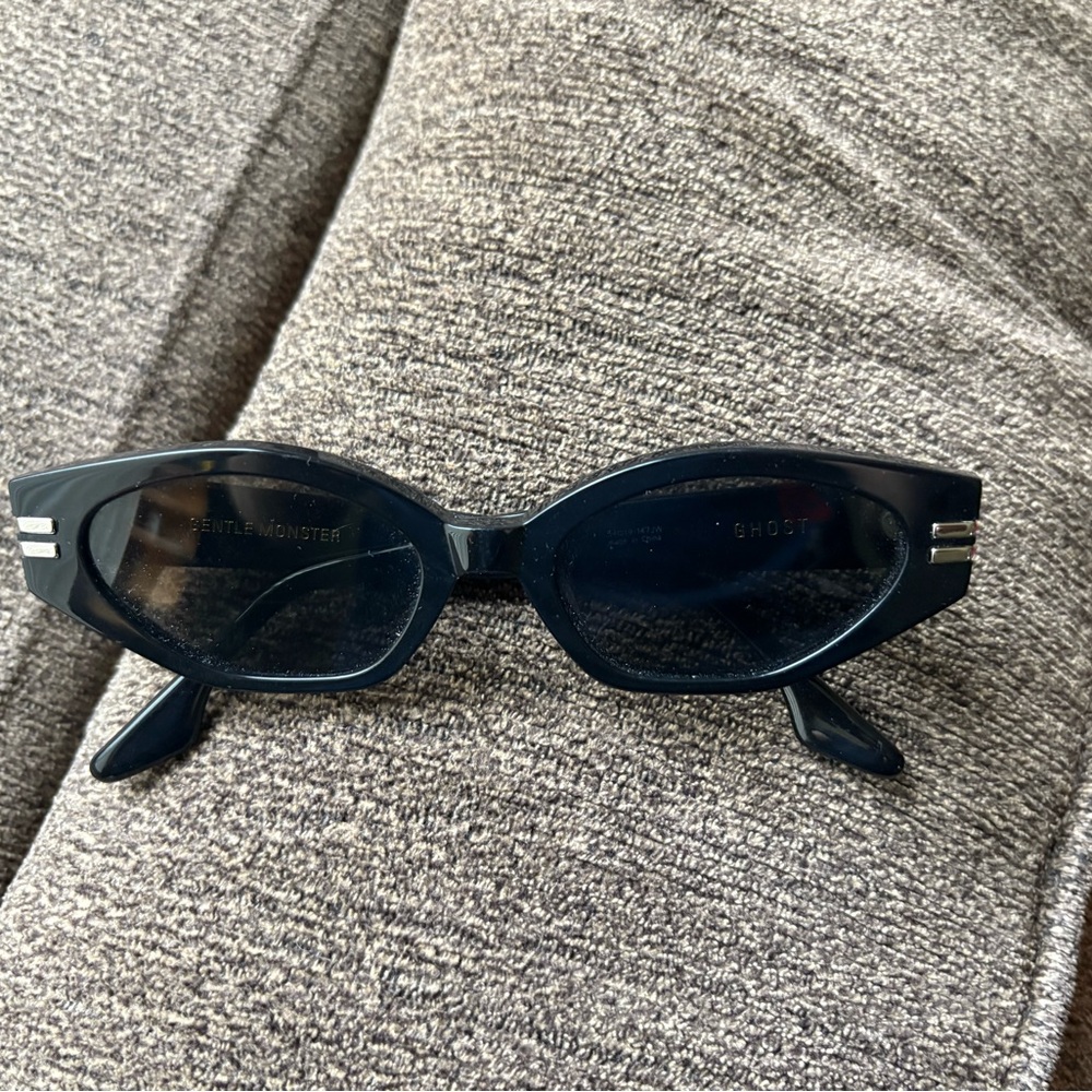 GENTLE MONSTER Ghost 01